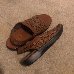 Small wedge sandals